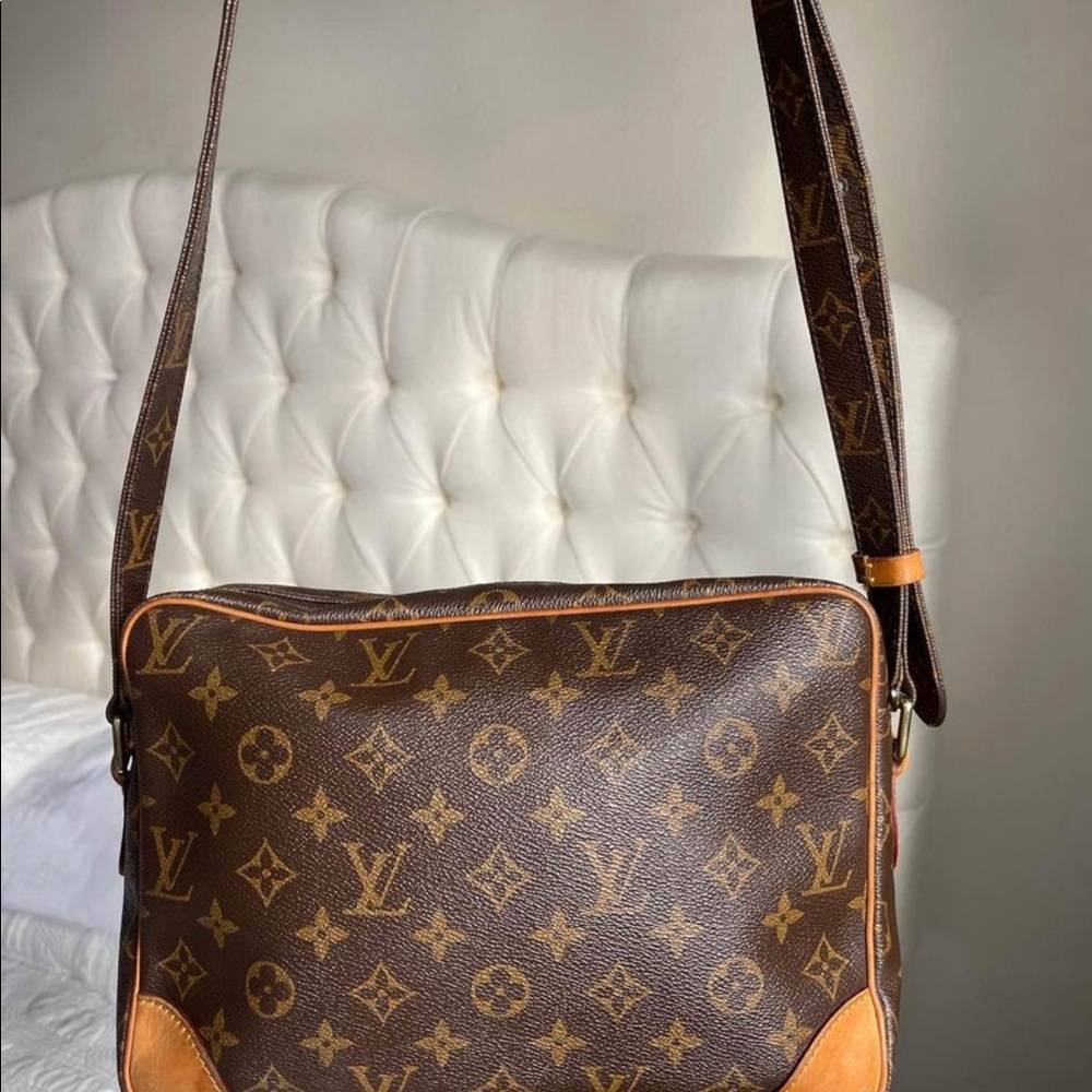 Louis Vuitton Monogram Canvas Crossbody Bag in Brown and Tan - Picture 3 of 11